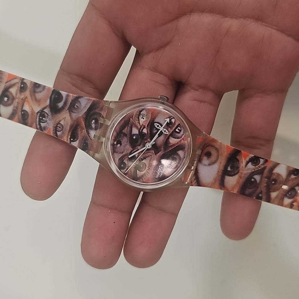 Eyes watch